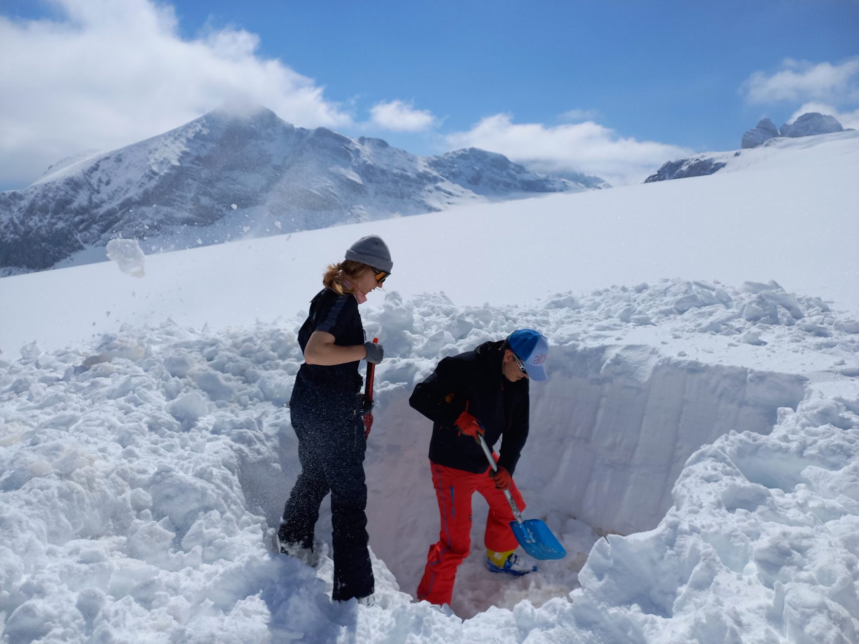 Messkampagne für die Winterbilanz am Hallstätter Gletscher